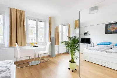 Ein Bett oder Betten in einem Zimmer der Unterkunft Central Sunny Apartments by JR City Apartments - monthly rental