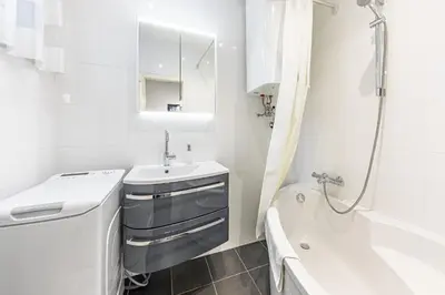 Ein Badezimmer in der Unterkunft Central Sunny Apartments by JR City Apartments - monthly rental