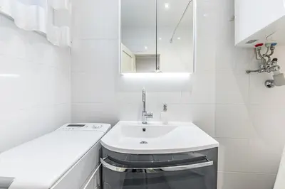 Ein Badezimmer in der Unterkunft Central Sunny Apartments by JR City Apartments - monthly rental