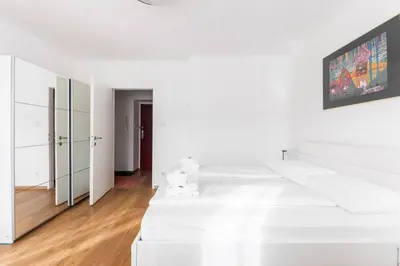 Ein Bett oder Betten in einem Zimmer der Unterkunft Central Sunny Apartments by JR City Apartments - monthly rental