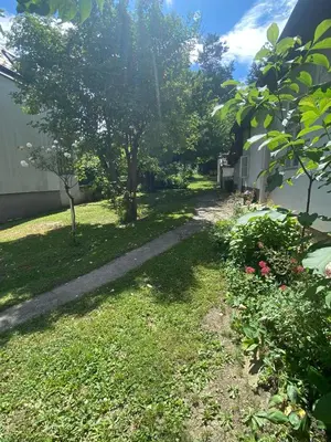 Ein Garten an der Unterkunft Gemütliches Altbauhaus