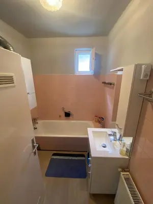 Ein Badezimmer in der Unterkunft Gemütliches Altbauhaus