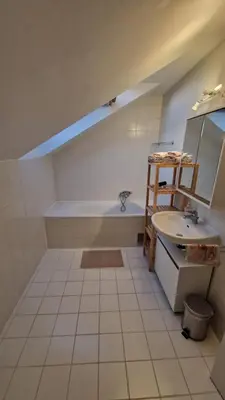 Ein Badezimmer in der Unterkunft Drews Shelter - Charming Apartment