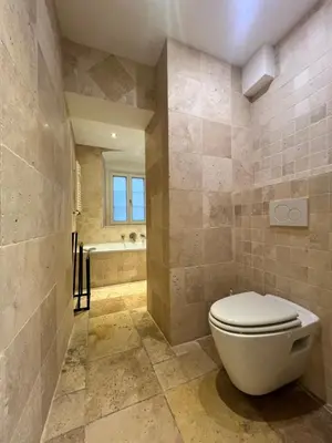 Ein Badezimmer in der Unterkunft REMA Apartments 1070