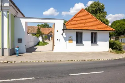 Das Gebäude in dem sich die Ferienwohnung befindet