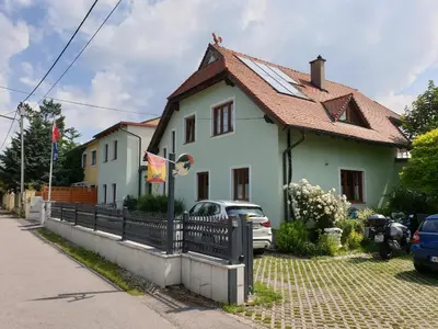 Das Gebäude in dem sich die Ferienwohnung befindet