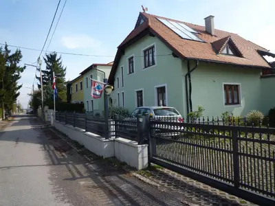 Das Gebäude in dem sich die Ferienwohnung befindet