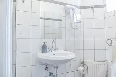 Grundriss der Unterkunft Sweet 2BR shared Apt in Prime Location