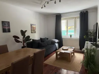 Ein Sitzbereich in der Unterkunft Comfort Humboldt Apartment
