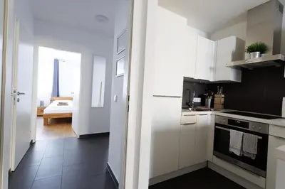 Küche/Küchenzeile in der Unterkunft Spacious Group Apartment with Balcony