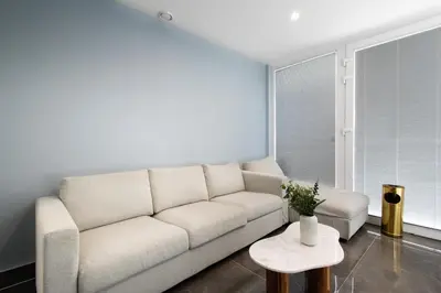 Ein Sitzbereich in der Unterkunft Livin Apartments - T75a