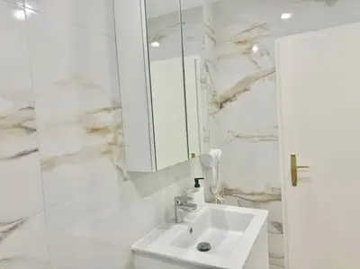 Ein Badezimmer in der Unterkunft City Suites of BLE