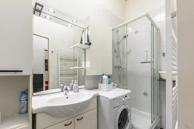 Ein Badezimmer in der Unterkunft New Vienna Stay by JR City Apartments