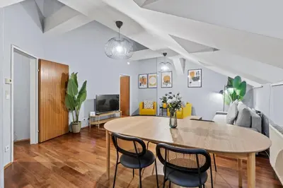 TV/Unterhaltungsangebot in der Unterkunft Spacious Apartment next to Shopping Mall