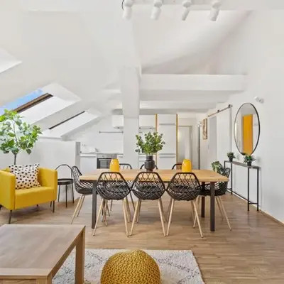 Spacious Apartment next to Shopping Mall
