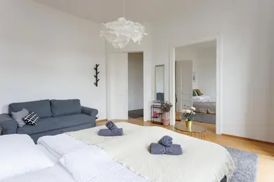Ein Sitzbereich in der Unterkunft Cozy City Center Apartment