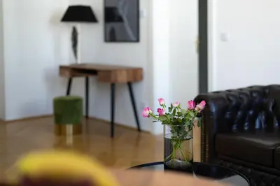 Ein Sitzbereich in der Unterkunft Charming Historical Apartments Near City Centre