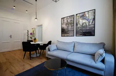 Ein Sitzbereich in der Unterkunft Charming Historical Apartments Near City Centre