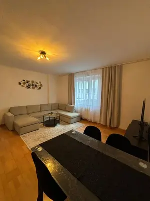 Ein Sitzbereich in der Unterkunft Cozy 2-Bedroom Retreat Near Subway and City Center