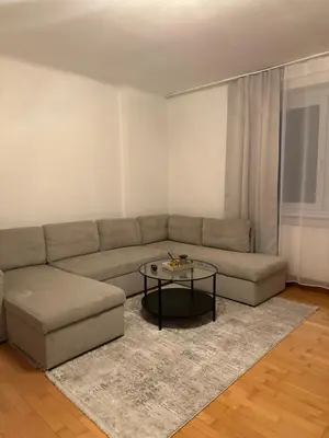 Ein Sitzbereich in der Unterkunft Cozy 2-Bedroom Retreat Near Subway and City Center