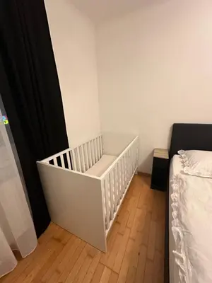 Ein Bett oder Betten in einem Zimmer der Unterkunft Cozy 2-Bedroom Retreat Near Subway and City Center