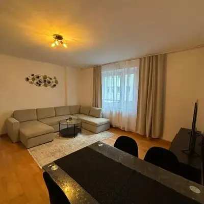 Cozy 2-Bedroom Retreat Near Subway and City Center