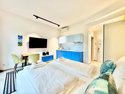 TV/Unterhaltungsangebot in der Unterkunft Möblierte Wohnung mit Terrasse