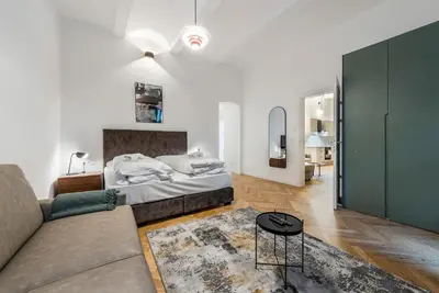 Ein Bett oder Betten in einem Zimmer der Unterkunft easy-flat Votiv - 153sqm Apartment with Terrace
