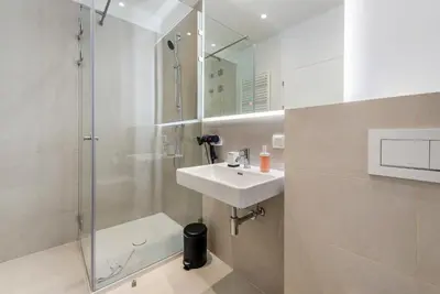 Ein Badezimmer in der Unterkunft easy-flat Votiv - 153sqm Apartment with Terrace