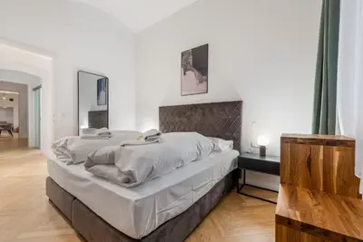 Ein Bett oder Betten in einem Zimmer der Unterkunft easy-flat Votiv - 153sqm Apartment with Terrace