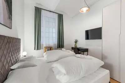 Ein Bett oder Betten in einem Zimmer der Unterkunft easy-flat Votiv - 153sqm Apartment with Terrace