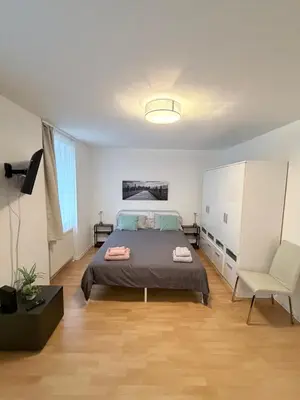 Ein Bett oder Betten in einem Zimmer der Unterkunft Urban Nest Vienna - Fast Wi-Fi - Sleeps 4 - Free Coffee&Tea