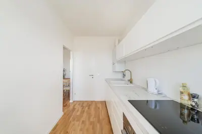 Küche/Küchenzeile in der Unterkunft New renovated apartment at Hauptbahnhof
