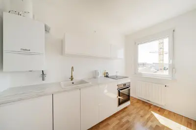 Küche/Küchenzeile in der Unterkunft New renovated apartment at Hauptbahnhof