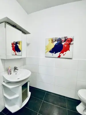 Ein Badezimmer in der Unterkunft Comfy Private Rooms in 3BR Apartment Near Währinger Park