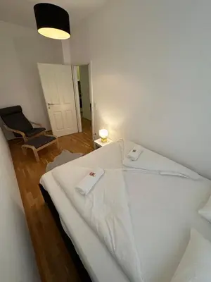 Ein Bett oder Betten in einem Zimmer der Unterkunft Cozy Three-Room Apartment 14