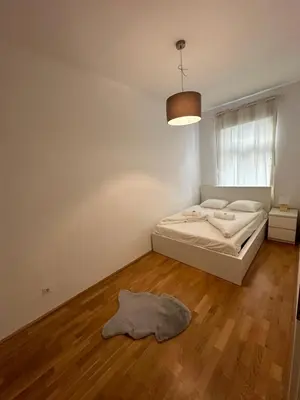 Ein Bett oder Betten in einem Zimmer der Unterkunft Cozy Three-Room Apartment 14