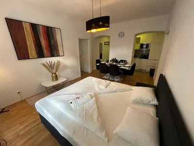 Ein Bett oder Betten in einem Zimmer der Unterkunft Cozy Three-Room Apartment 14