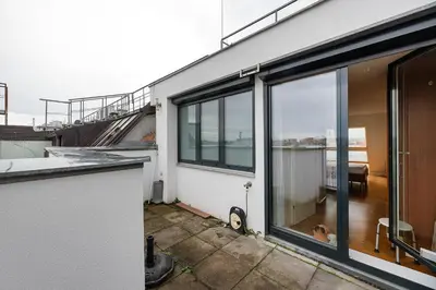 Ein Balkon oder eine Terrasse in der Unterkunft Ruheoase im Dachgeschoss mit Klimaanlage, nur 10 Minuten ins Zentrum