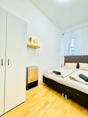 Grundriss der Unterkunft Urban 10-Bedroom Retreat, 8 Minutes from Rathausplatz
