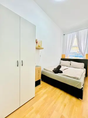 Grundriss der Unterkunft Urban 10-Bedroom Retreat, 8 Minutes from Rathausplatz