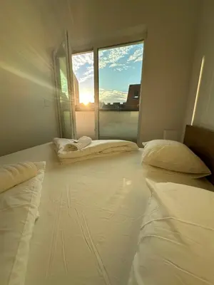 Ein Bett oder Betten in einem Zimmer der Unterkunft New Apartment with Beautiful Balcony 16