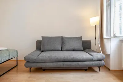 Ein Sitzbereich in der Unterkunft Amazing 2BR Shared Apt Only 7 Min to Wiener Stadthalle