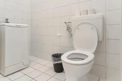 Ein Badezimmer in der Unterkunft Amazing 2BR Shared Apt Only 7 Min to Wiener Stadthalle