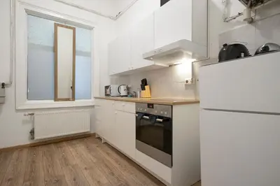 Küche/Küchenzeile in der Unterkunft Amazing 2BR Shared Apt Only 7 Min to Wiener Stadthalle