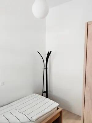 Ein Bett oder Betten in einem Zimmer der Unterkunft FAVORIT-ROOMS , direkt Metro connection U1 to Centralstation , City-Center and Airport