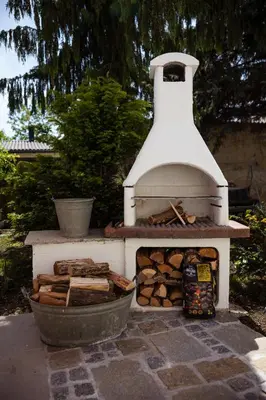 Ein für Gäste verfügbarer Grill im Ferienhaus