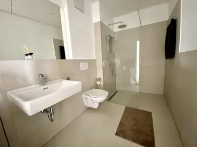 Ein Badezimmer in der Unterkunft Rooftop Apartment with Terrace & AC - Self Check-In