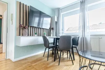 Grundriss der Unterkunft Central Vienna Chic & Comfortable 1BR & 1LR Apt