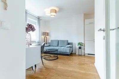 Ein Sitzbereich in der Unterkunft Central Vienna Chic & Comfortable 1BR & 1LR Apt